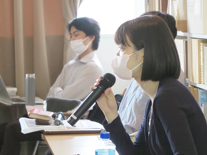 授業内で発表する様子