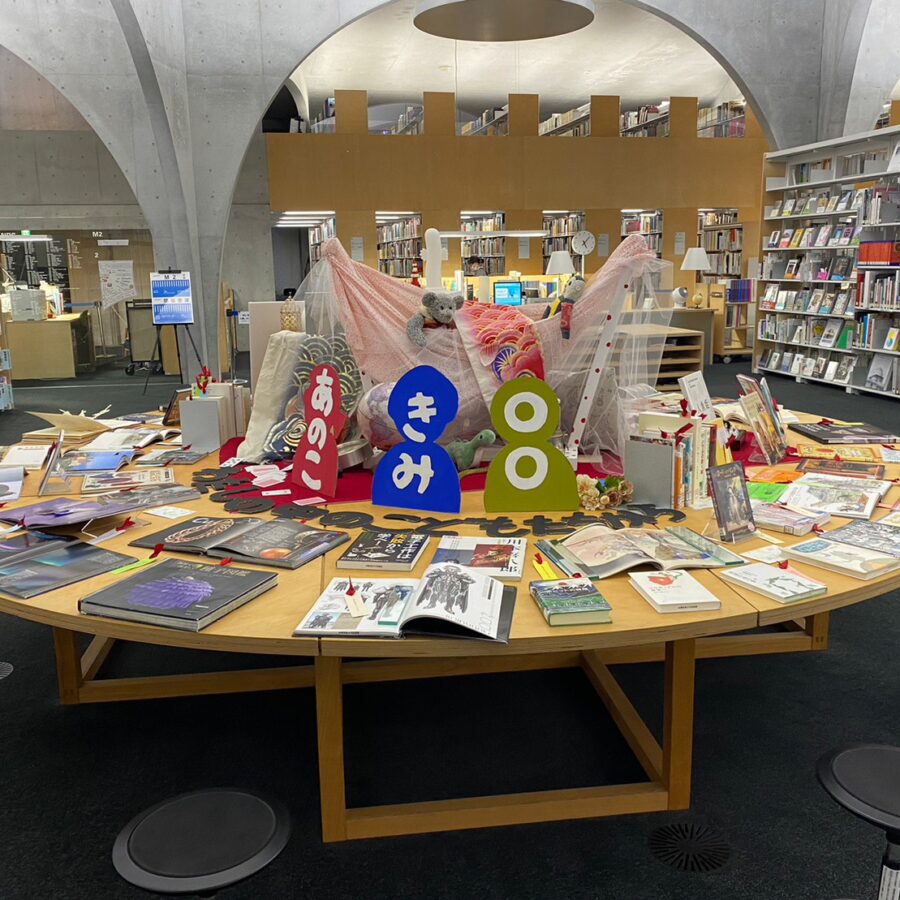 図書館選書展示を開催しました